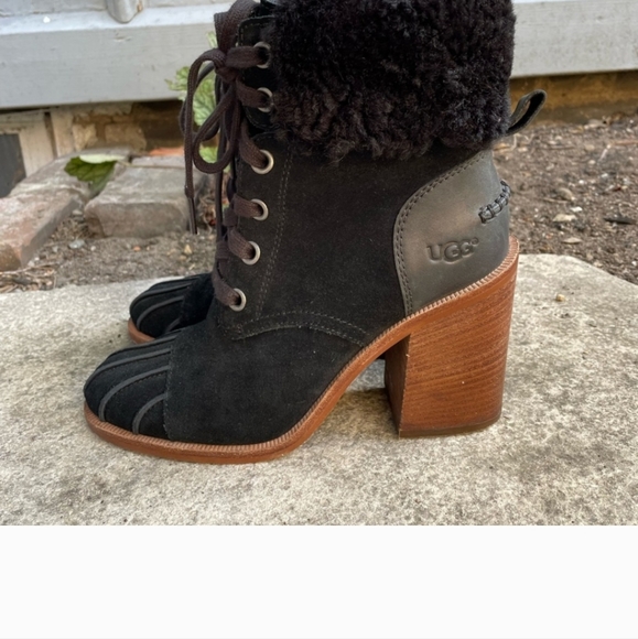 UGG Black Jaxon Cuff Bootie, Size 7 - Picture 6 of 9
